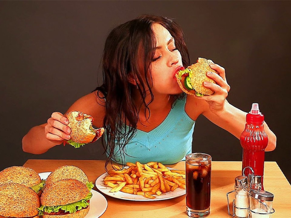 چرا شب‌ ها گرسنه می‌شویم؟